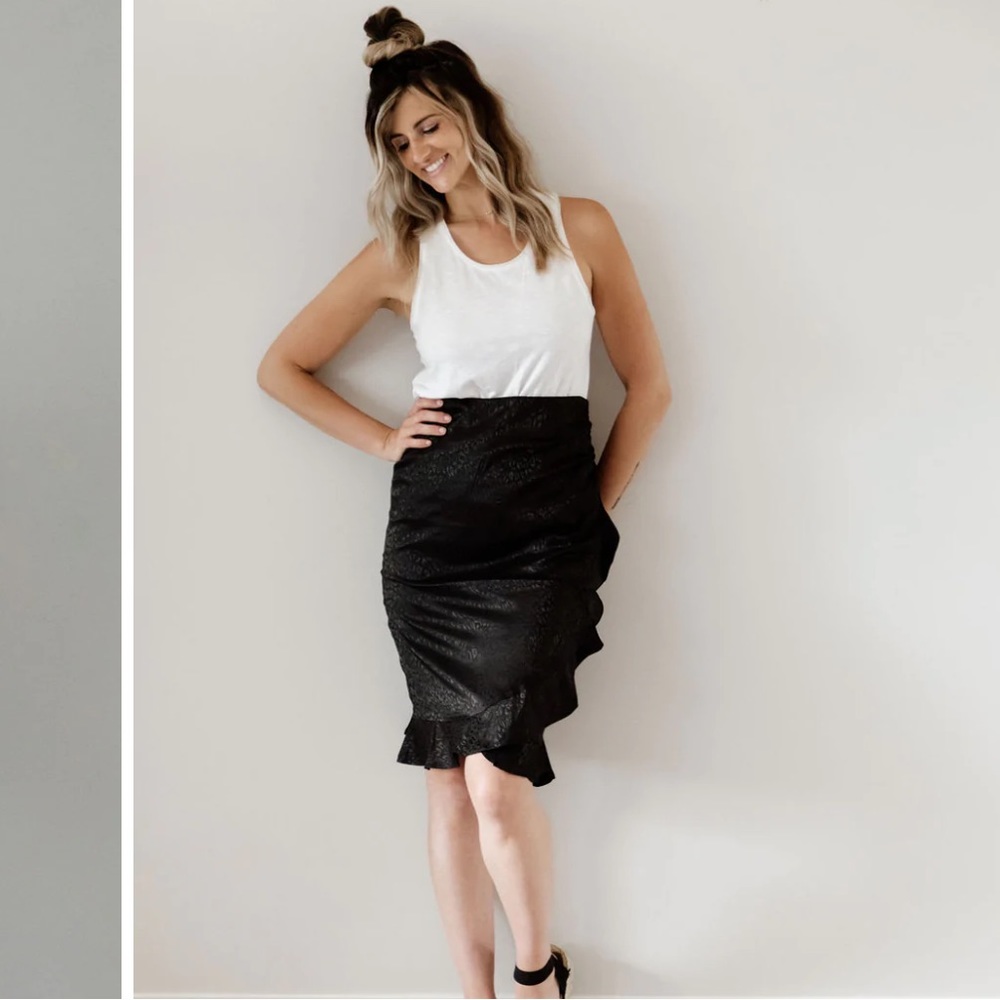 🖤🖤Black midi skirt with leopard detailing- NWT! Never worn.
